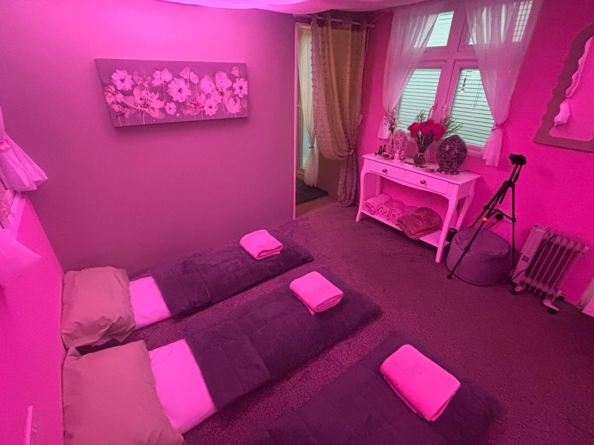 Sound bath room with floor mats